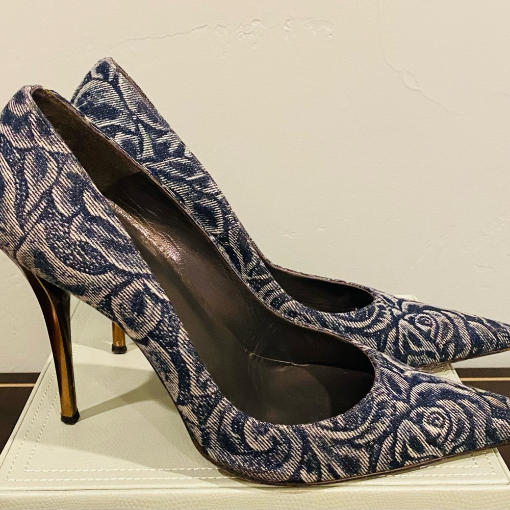 Stewart Weirzman size 10 heels.